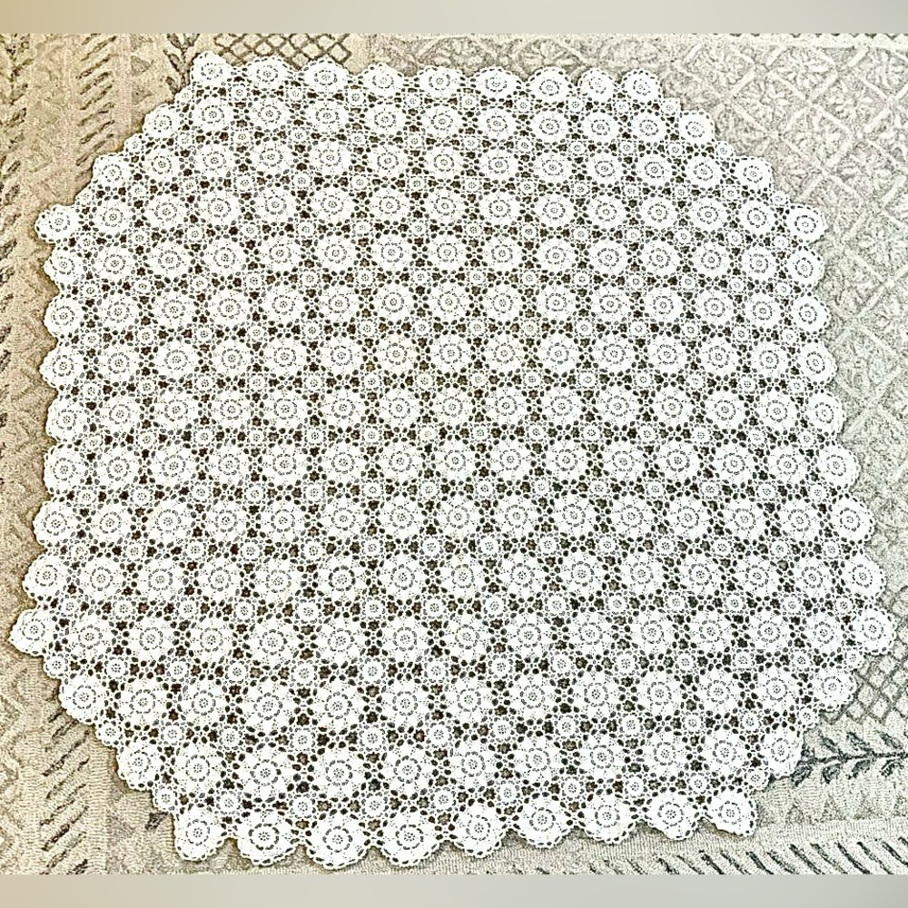 Fine hand-crocheted vintage white tablecloth / table or wall covering (54”x57”)